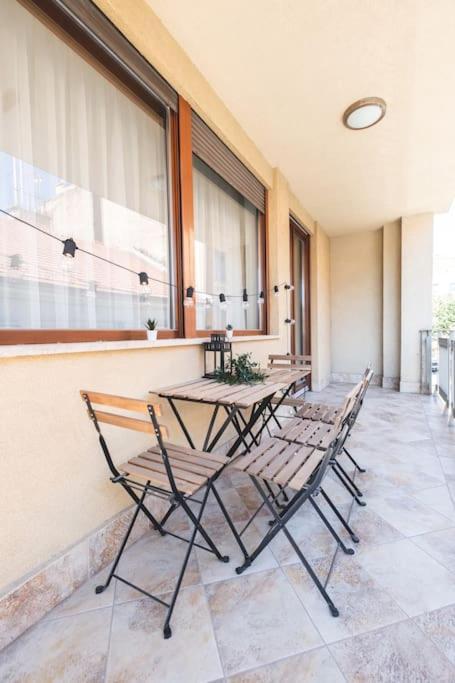 Bright Downtown Balcony Retreat Lejlighed Budapest Eksteriør billede