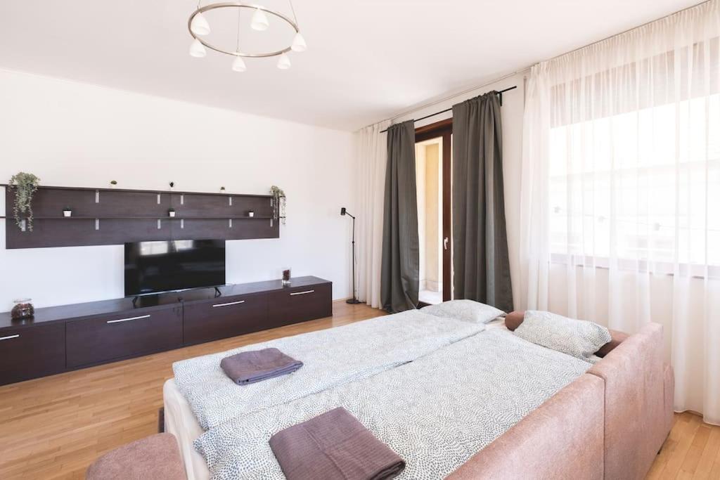 Bright Downtown Balcony Retreat Lejlighed Budapest Eksteriør billede