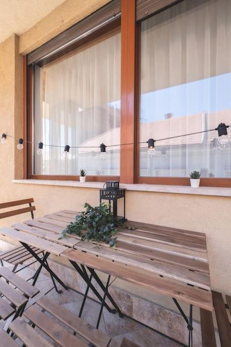 Bright Downtown Balcony Retreat Lejlighed Budapest Eksteriør billede