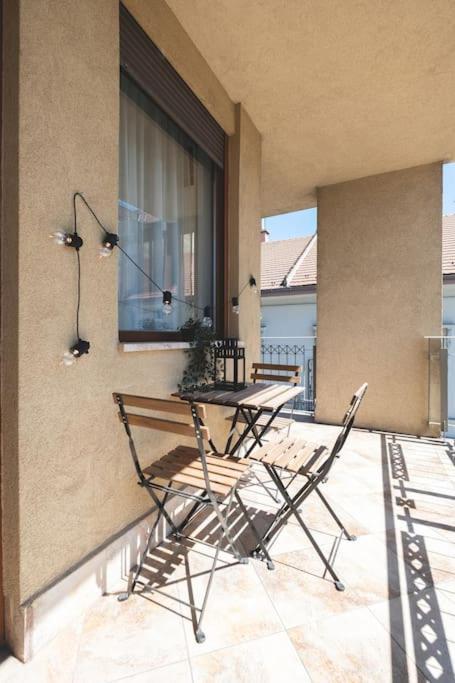 Bright Downtown Balcony Retreat Lejlighed Budapest Eksteriør billede
