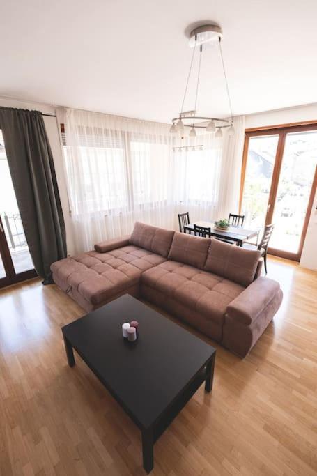 Bright Downtown Balcony Retreat Lejlighed Budapest Eksteriør billede