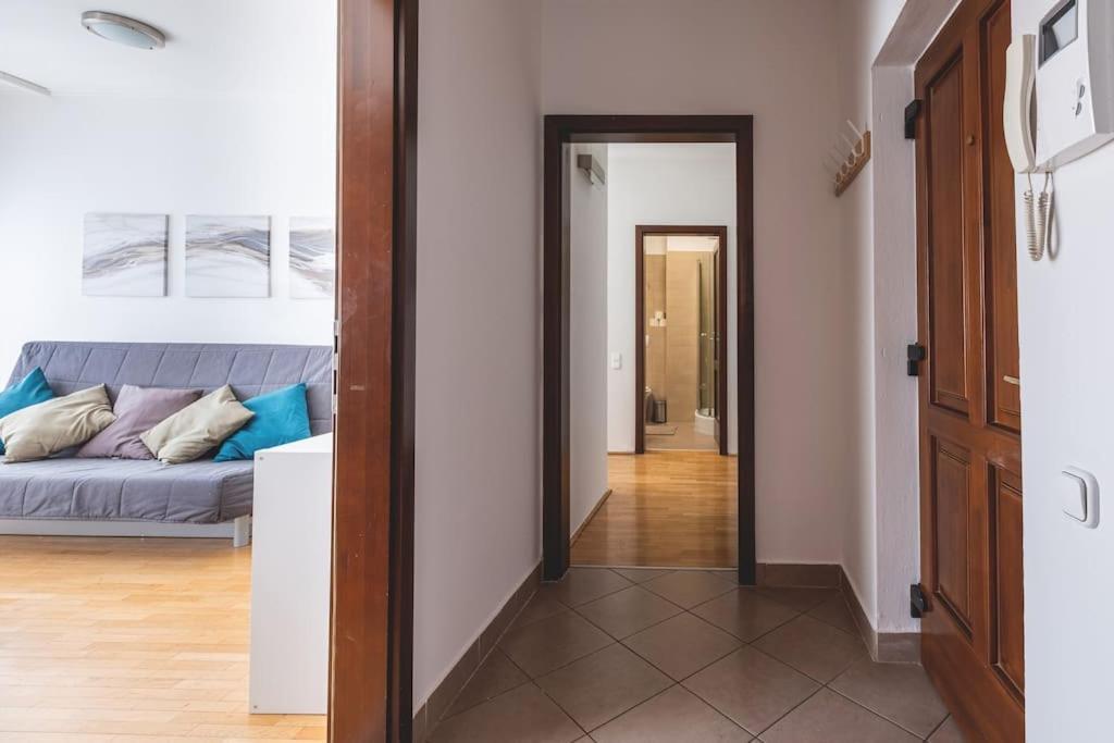 Bright Downtown Balcony Retreat Lejlighed Budapest Eksteriør billede
